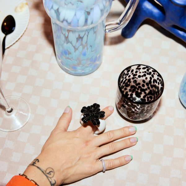 Alternative view of Kanna Messy hög