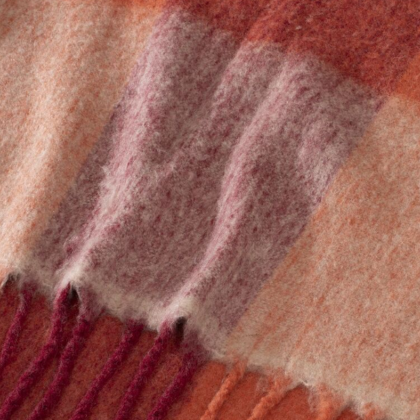 Alternative view of Ullpläd Varekil Röd